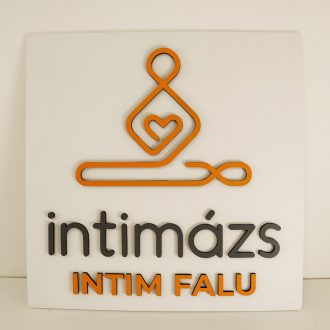   Téglalap alakú, egyedi cégtábla – Praktikus és költséghatékony megoldás