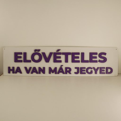 Hosszúkás egyedi információs tábla – Praktikus és költséghatékony megoldás